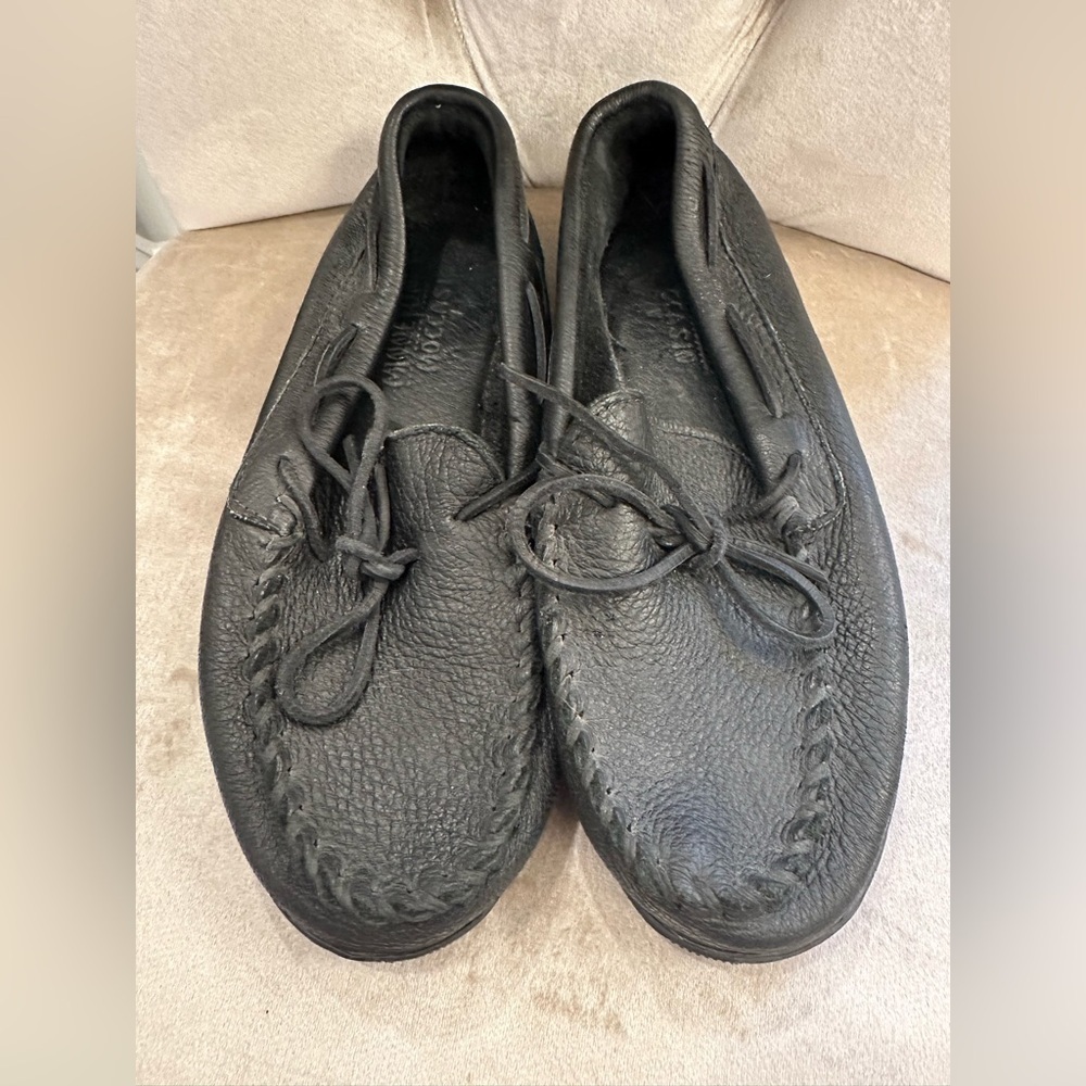 Minnetonka Men's 9 Black Classic Moosehide Leather Moccasins  Loafers Pebble EUC